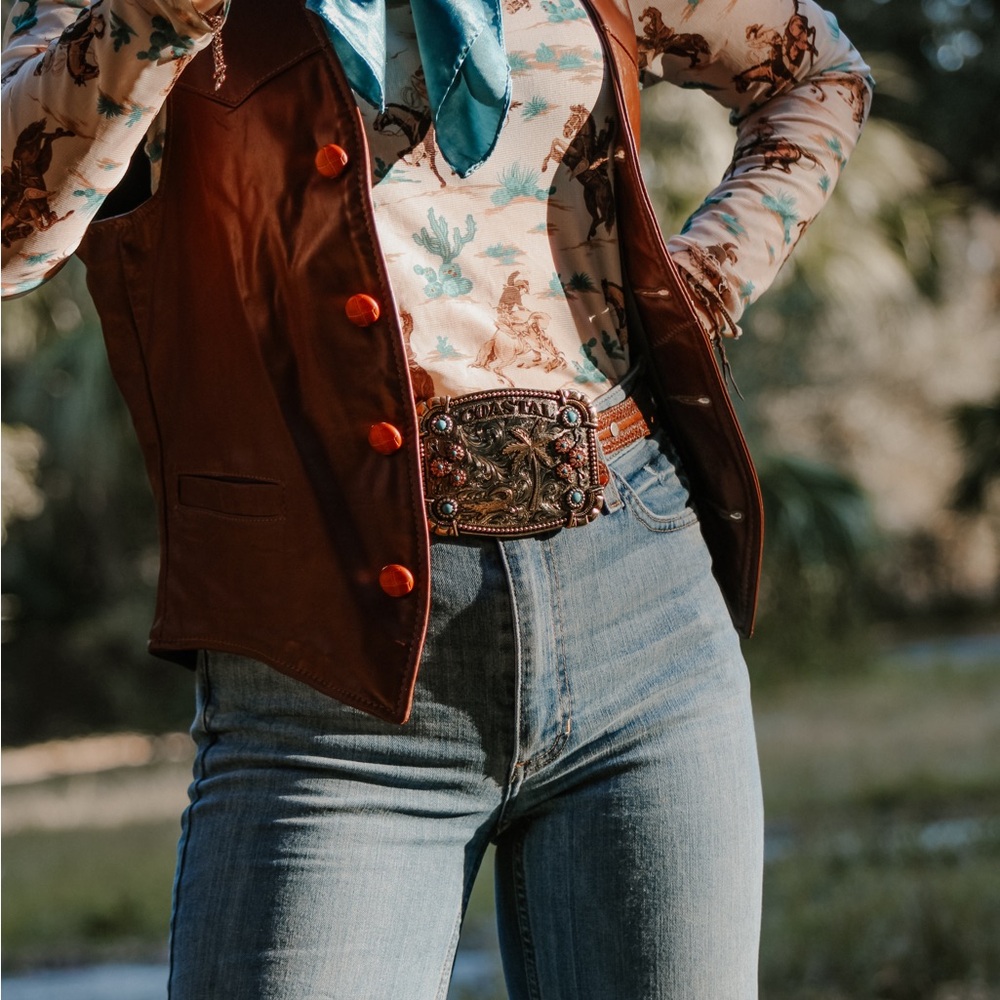 On trend leather vest 🍫